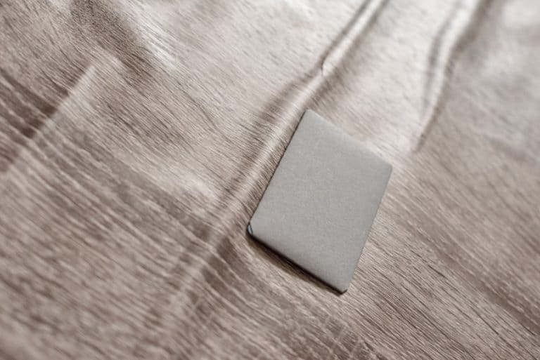 Spatula for removing air bubbles from the adhesive film
