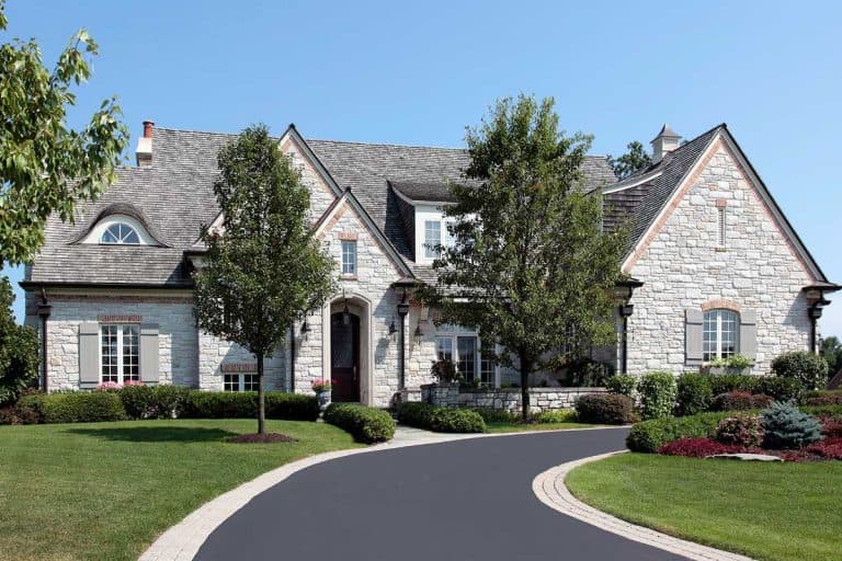 一个luxury stone home with circular driveway, How Long And Wide Is A Typical Driveway?