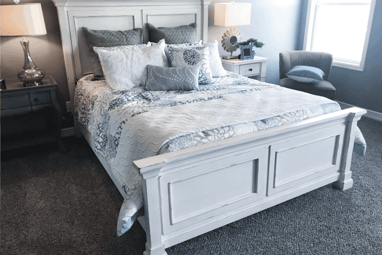 master-bedroom-with-light-blue-bed-linen, -gray-carpet.-What-Is-The-Best-Color-For-Bedroom-Carpet