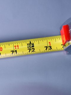 安全的安全距离为6英尺或2米，以避免电晕病毒，如何读取胶带测量[英寸，脚，CM和米]